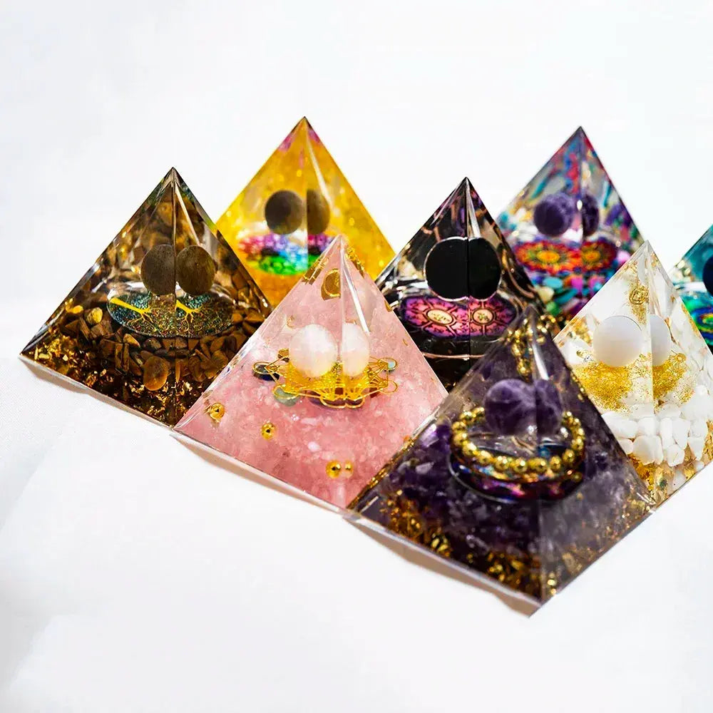 Pyramide Orgone en Péridot Naturel  orgonite LUNASTRAL