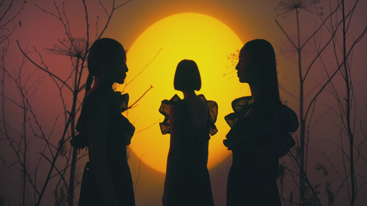 Vidéo d'accueil d'une plateforme de bijoux et décorations astrologiques inspirés des signes du zodiaque