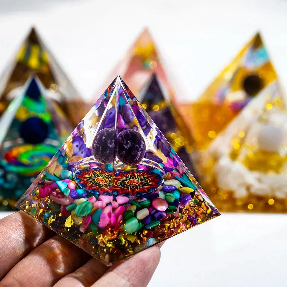 Pyramide Orgone en Péridot Naturel  orgonite LUNASTRAL